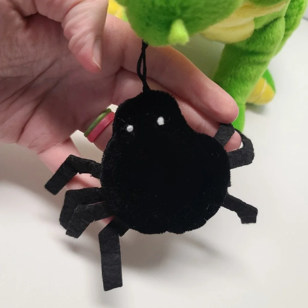 VTG Universal Studios The Land Before Time Toy Network SPIKE Plush With Spider
